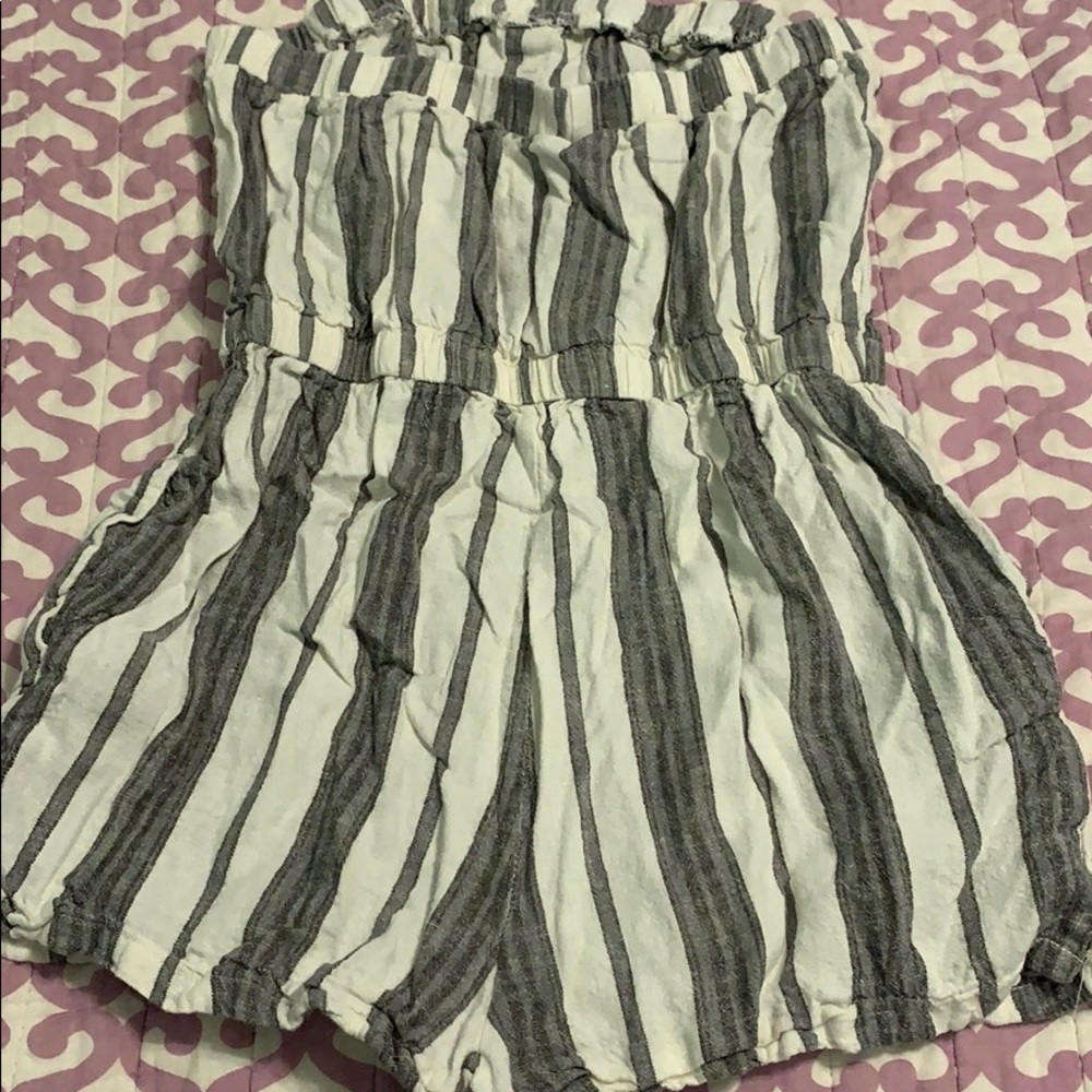 cute striped strapless romper!:)